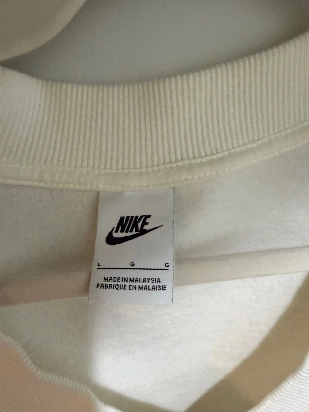 Nike Cream V-Neck Cropped Sweatshirt size L